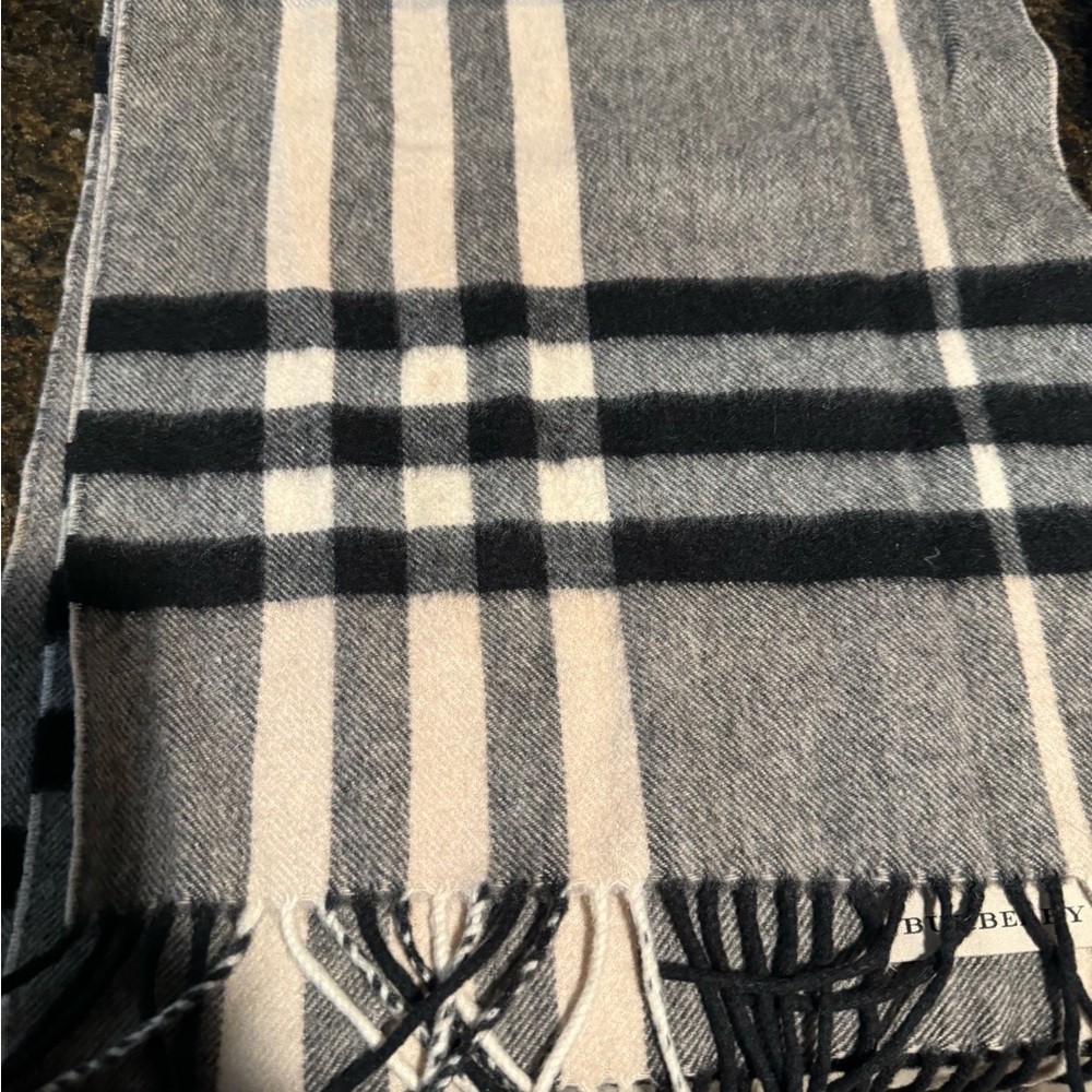 Cashemere scarf Burberry
